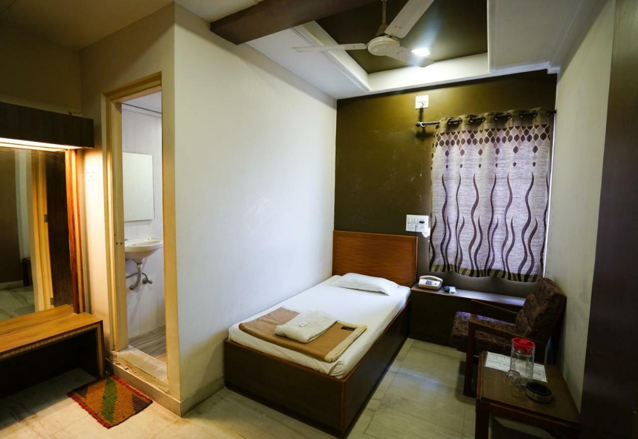 Hotel Ashiana Джамнагар Екстер'єр фото
